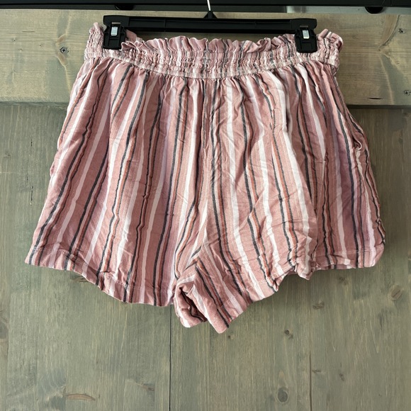 Hollister Cropped Tank‎ and Shorts Set Soft Smocked Pink Stripes Women's Large - Picture 9 of 10
